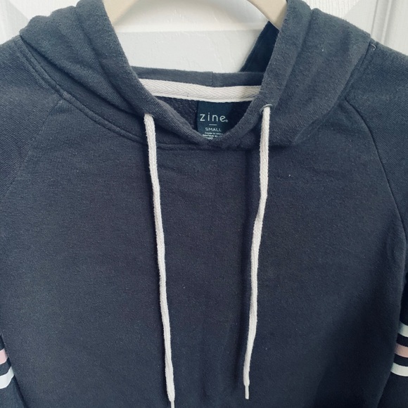 Hoodies Sweater - Picture 2 of 3